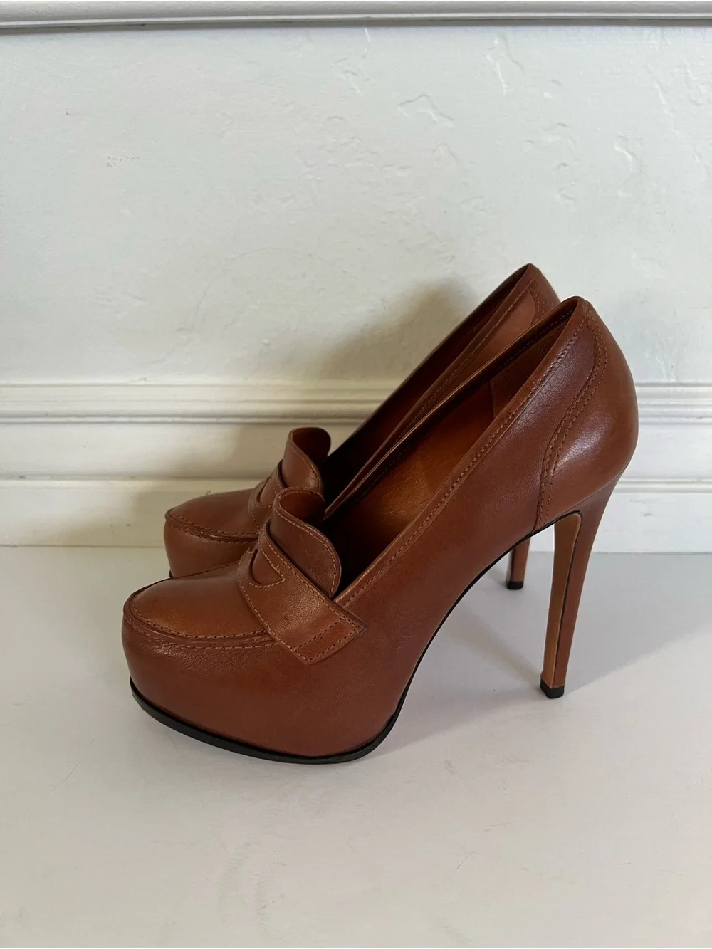 Pour La Victoire Platform Brown Leather Penny Loafer Pumps Size 7.5